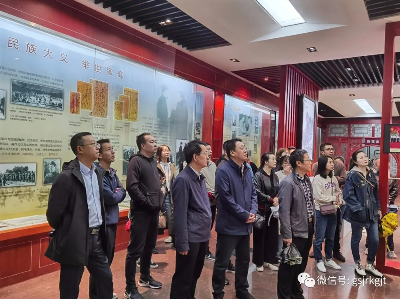 天水市政府金融辦、甘肅金控天水擔(dān)保公司、天水卓雅服飾公司黨支部聯(lián)合舉行主題黨日活動(dòng)